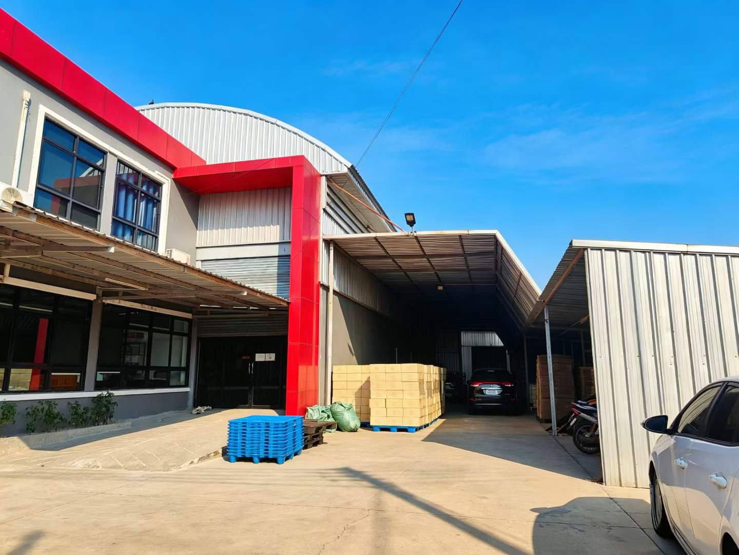 RAY (Thailand) factory shipping yard with finished-goods cartons ready for export